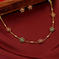 Short Neckpiece With Stud